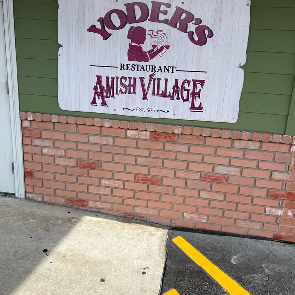 Foto tirada no(a) Yoder&#39;s Restaurant por Paul Q. em 8/17/2023