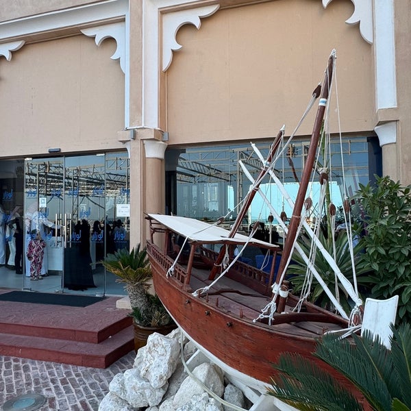 Das Foto wurde bei L&#39;wzaar Seafood Market von Fawaz ⚖️ Q. am 12/30/2023 aufgenommen
