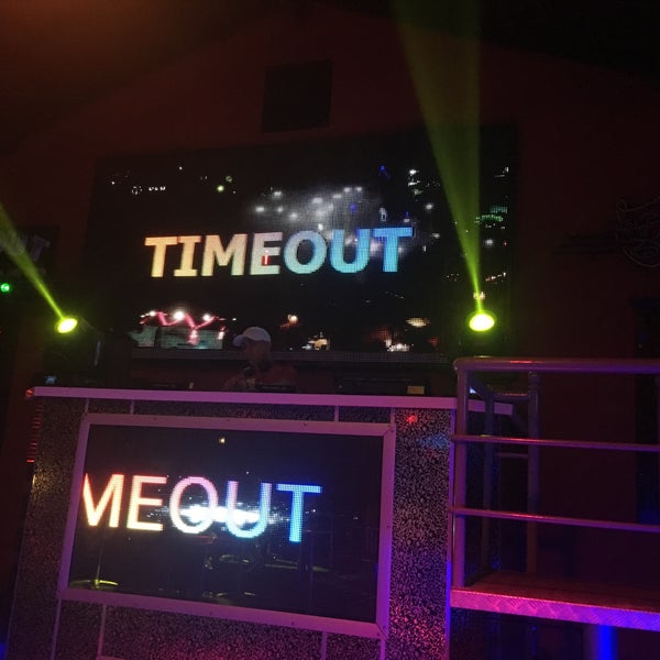 Foto tirada no(a) Timeout Bar por Dilaan A. em 4/25/2018