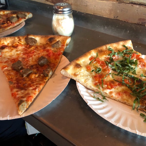 3/4/2020 tarihinde 山ziyaretçi tarafından Home Slice Pizza'de çekilen fotoğraf