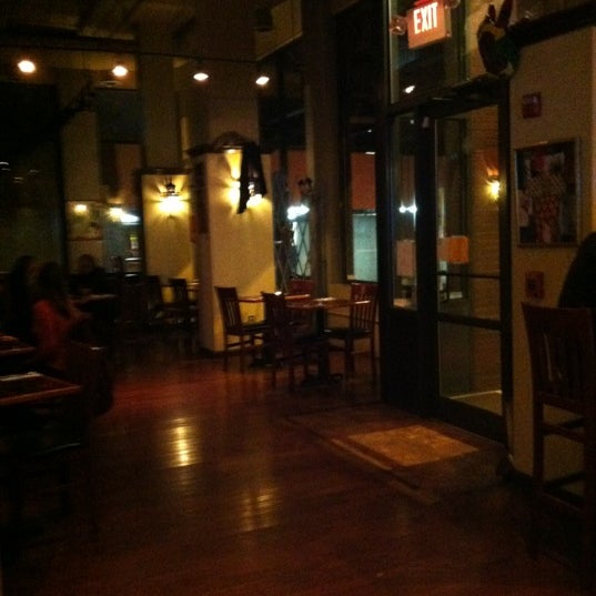 Das Foto wurde bei Cedar Crossing Tavern and Wine Bar von Spence T. am 10/30/2012 aufgenommen