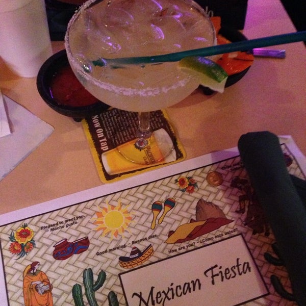 Снимок сделан в Marieta&#39;s Fine Mexican Food &amp; Cocktails пользователем Julia S. 11/17/2013