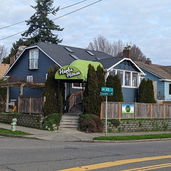 Photo taken at Herbs House - RECREATIONAL MARIJUANA STORE by Neil H. on 1/1/2024