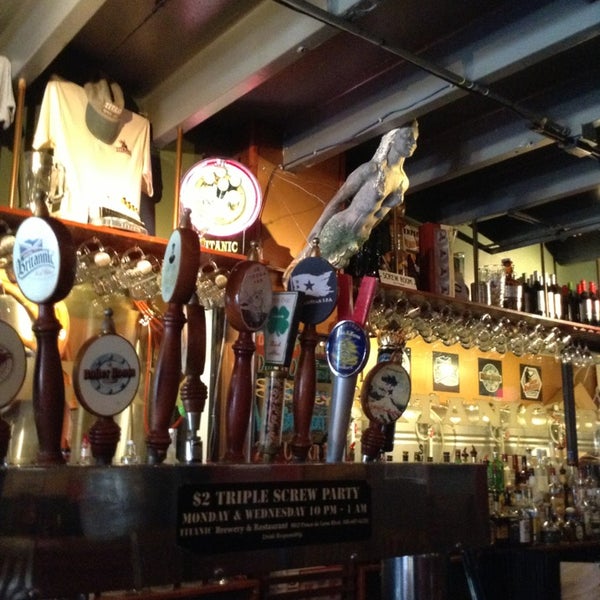 3/30/2013にNancee B.がTitanic Restaurant &amp; Breweryで撮った写真
