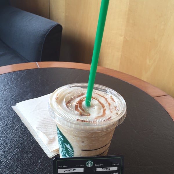 Das Foto wurde bei Starbucks von KN3 am 2/28/2016 aufgenommen