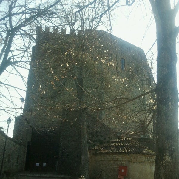 Foto tirada no(a) Castello di Zavattarello por Giuseppe F. em 4/14/2013