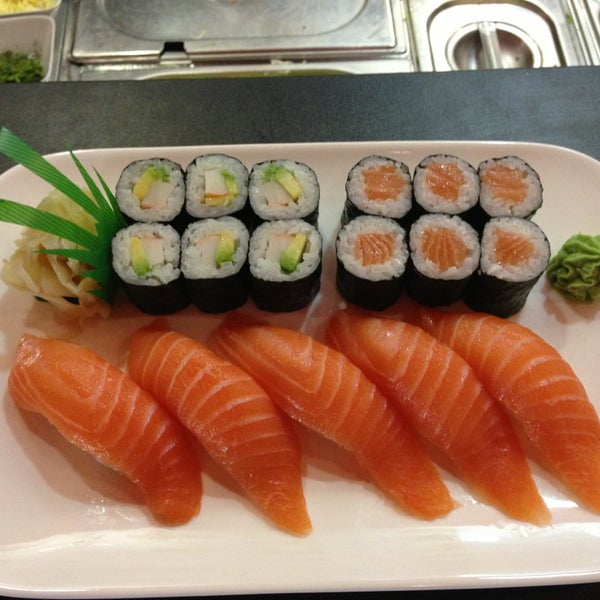 Photo taken at hello sushi by Pham P. on 10/3/2013