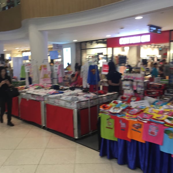 รูปภาพถ่ายที่ White Sands Shopping Centre โดย Luayp เมื่อ 10/9/2016