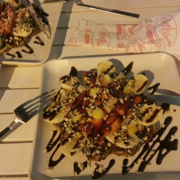 Photo taken at Waffle Se7en by Gökçe Ç. on 6/14/2018