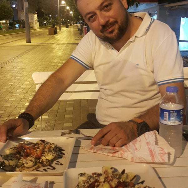 Foto diambil di Waffle Se7en oleh Gökçe Ç. pada 6/14/2018
