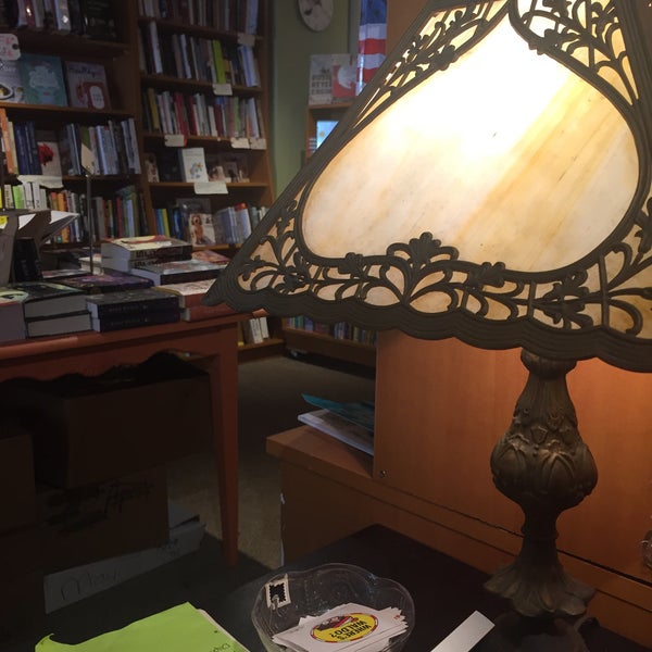 3/11/2018 tarihinde Charlee H.ziyaretçi tarafından The Astoria Bookshop'de çekilen fotoğraf