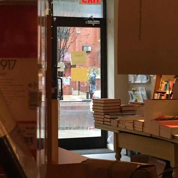 4/16/2018 tarihinde Charlee H.ziyaretçi tarafından The Astoria Bookshop'de çekilen fotoğraf