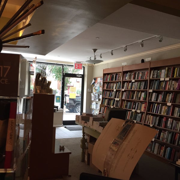 5/28/2018 tarihinde Charlee H.ziyaretçi tarafından The Astoria Bookshop'de çekilen fotoğraf