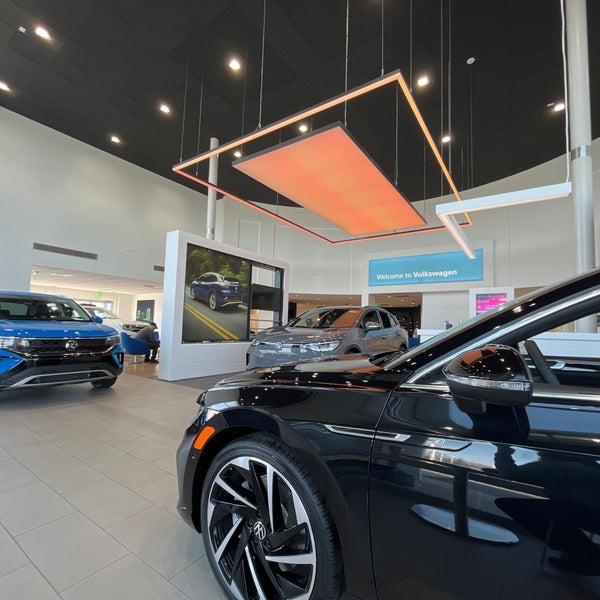 Volkswagen of Perrysburg Car Dealership