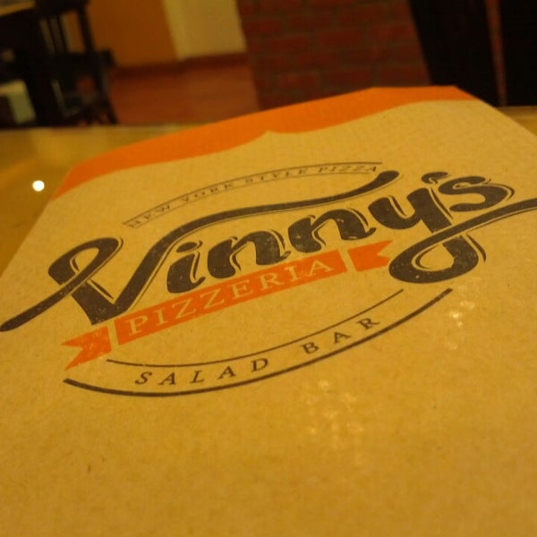 Das Foto wurde bei Vinny&#39;s Pizzeria von Hobayier S. am 12/13/2013 aufgenommen
