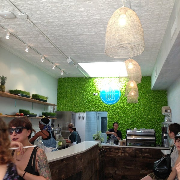Photo taken at Grass Roots Juicery by Liz K. on 7/27/2013
