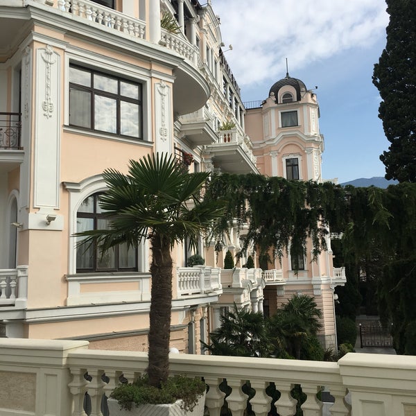 Foto tirada no(a) Villa Elena Hotel &amp; Residences / Вилла Елена por Екатерина Л. em 8/29/2017