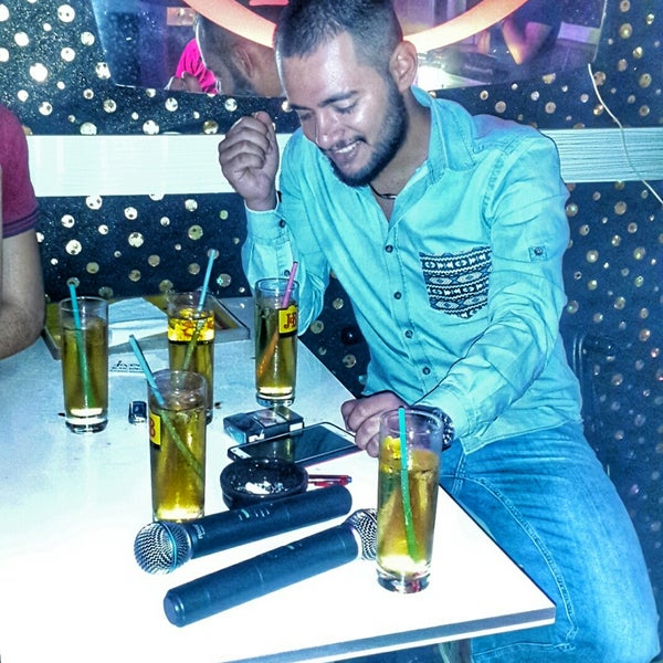 Foto tirada no(a) 4ever Karaoke Shot Bar por Tolga Ö. em 8/23/2017