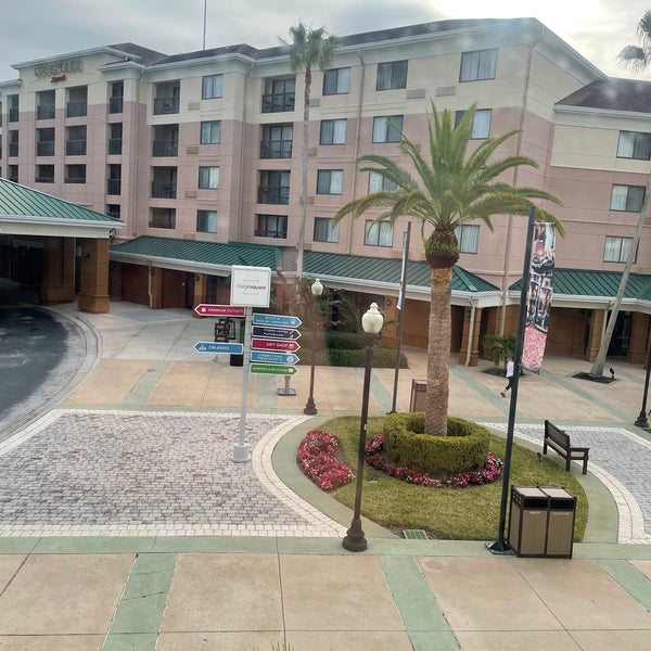 Das Foto wurde bei Fairfield Inn &amp; Suites by Marriott Orlando Lake Buena Vista in the Marriott Village von Amaury J. am 2/5/2022 aufgenommen