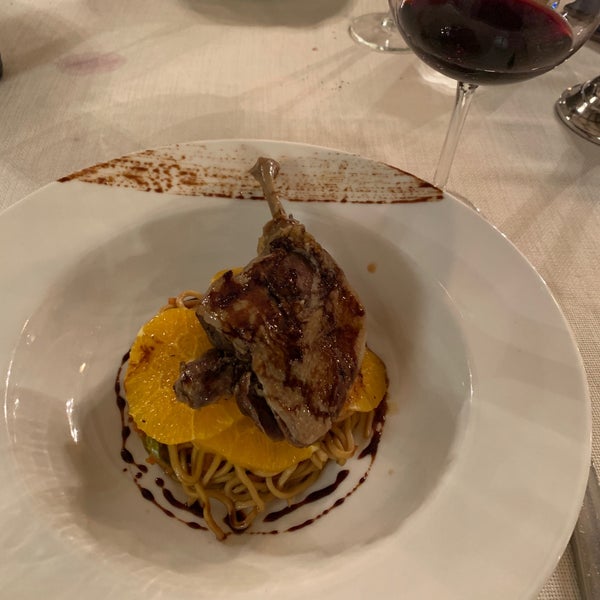 Foto diambil di Elai Restaurant oleh Banu D. pada 4/13/2019
