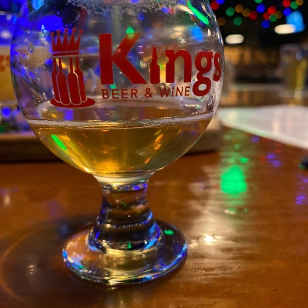 Foto tomada en Kings Beer &amp; Wine  por Roger O. el 2/21/2020