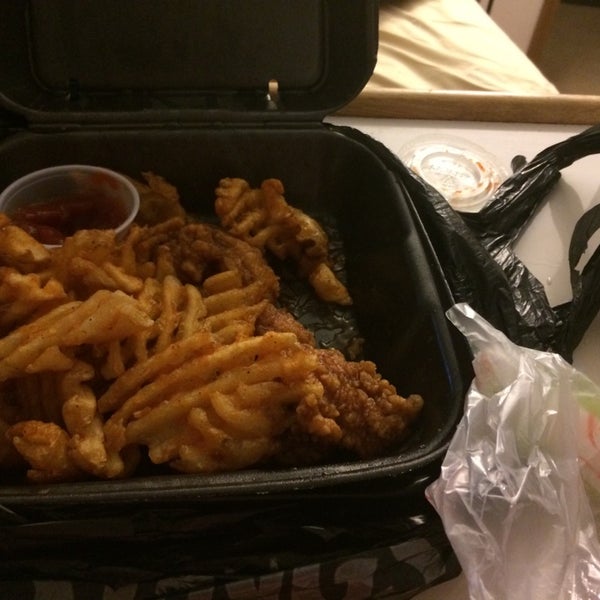 Wings Over Happy Valley Local de alitas