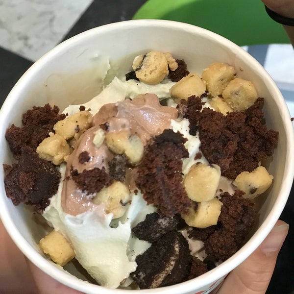 Foto scattata a Sugarkissed Delectable Desserts da Matt il 6/8/2018
