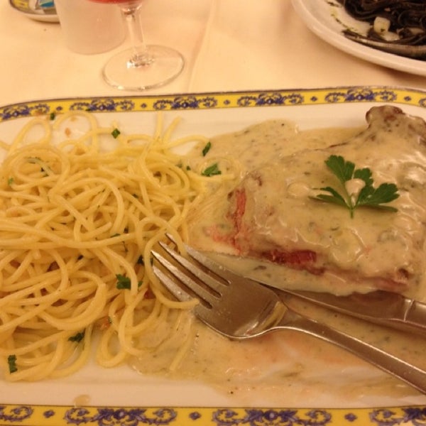 2/16/2013 tarihinde Javier R.ziyaretçi tarafından Restaurante Capitolina'de çekilen fotoğraf
