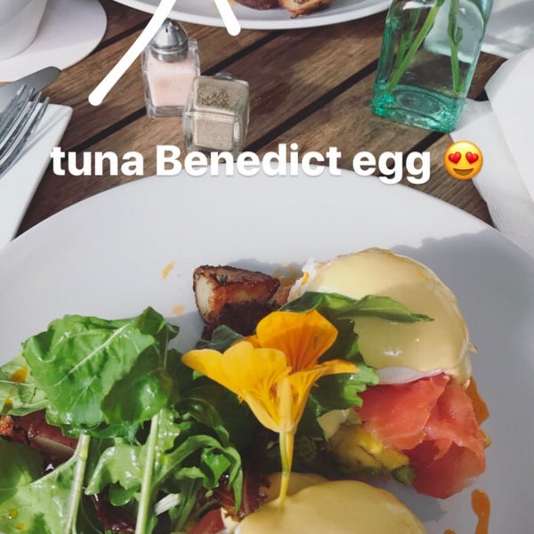 Amazing spot for breakfast! Catch Benedict is must try! Super friendly staff and amazing aloha vibe❣️🤙🏻💓🌈