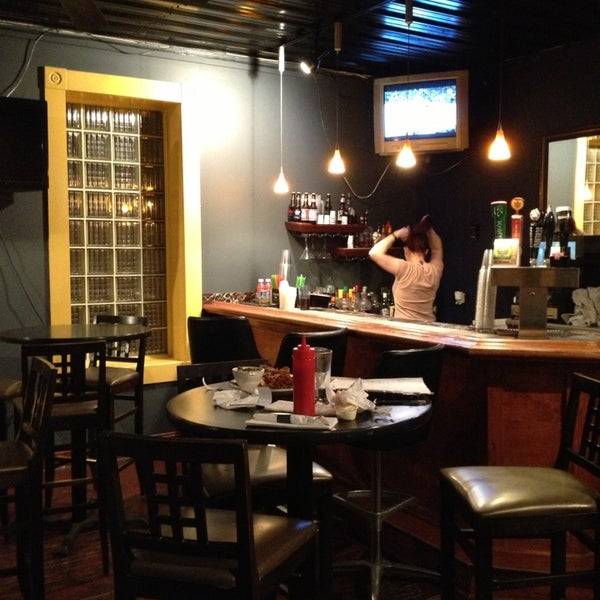 2/1/2013 tarihinde Christy F.ziyaretçi tarafından The Pat Connolly Tavern'de çekilen fotoğraf