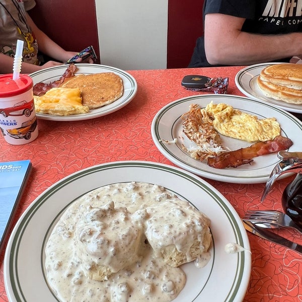 Amazing breakfast! Love the atmosphere! Perfectly authentic retro diner. Love the thoughtfulness in the decor, themed menu items. If we are ever back in the area, definitely coming again!