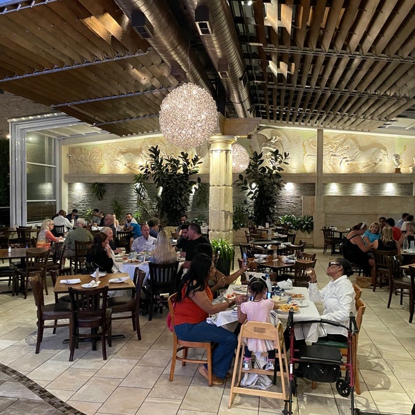 รูปภาพถ่ายที่ Athena Greek Restaurant โดย Nick เมื่อ 9/14/2021