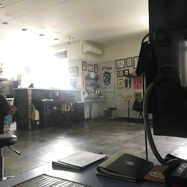 Elec moscow. Elec moscow. Шнайдер электрик офис в москве. Автосалон тесла в москве на кутузовском проспекте. Французская компания schneider.