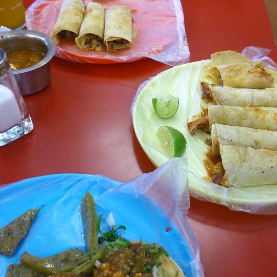 Tacos El Paisa Lindavista Taco Place in Mexico City