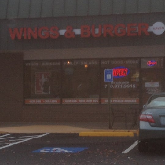 11/11/2012에 Matthew I.님이 Wings &amp; Burger Haven에서 찍은 사진