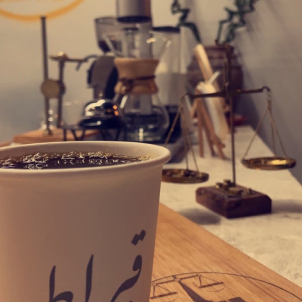 Das Foto wurde bei Qirat - Specialty Coffee von Fahad ⚖. am 10/17/2022 aufgenommen