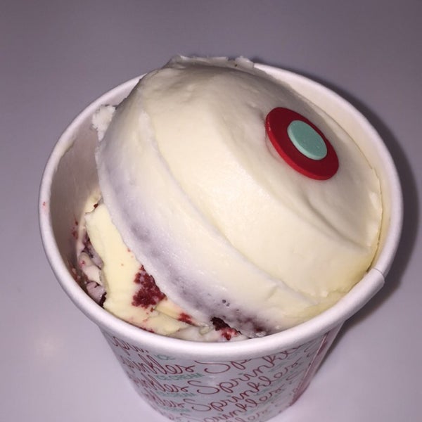 Foto scattata a Sprinkles Ice Cream da Fahad il 3/22/2015