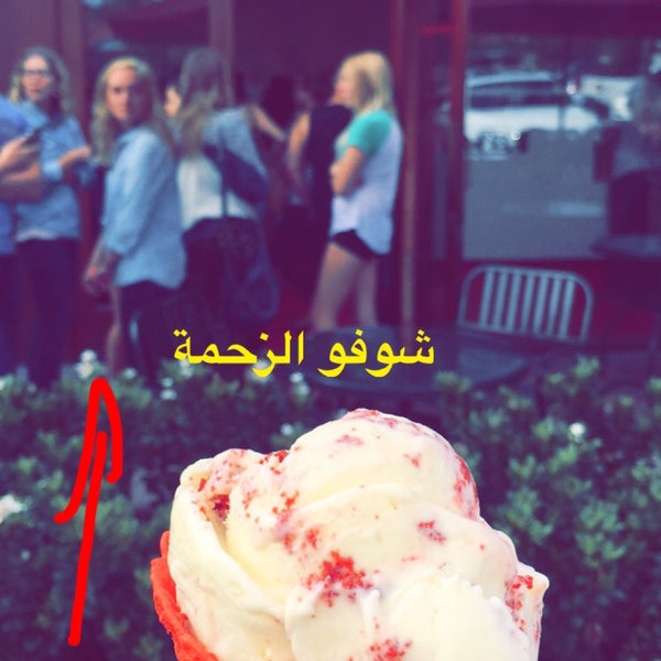 3/22/2015 tarihinde Fahadziyaretçi tarafından Sprinkles Ice Cream'de çekilen fotoğraf