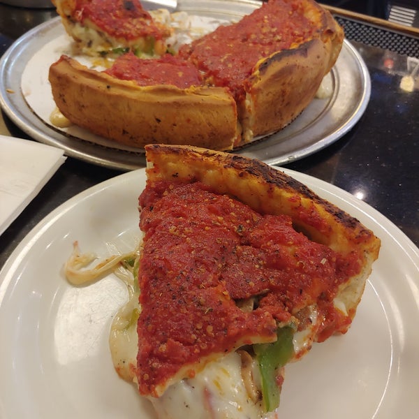 รูปภาพถ่ายที่ PizzaPapalis of Greektown โดย Ryan M. เมื่อ 6/1/2019