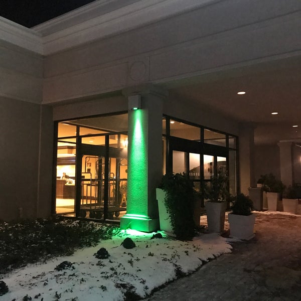 Photo taken at Holiday Inn Little Rock Airport by Paula Reynolds M. on 1/17/2018