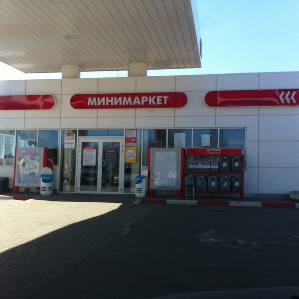 Строительный отдел лукойл санкт петербург. Колонки азс лукойл. Заброшенная бензоколонка лукойл спб. Заправка лукойл санкт петербург. Лукойл азс внутри.