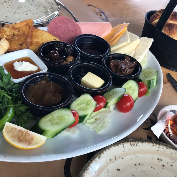 8/25/2018 tarihinde A. L.ziyaretçi tarafından Kirinti Simit Cafe'de çekilen fotoğraf