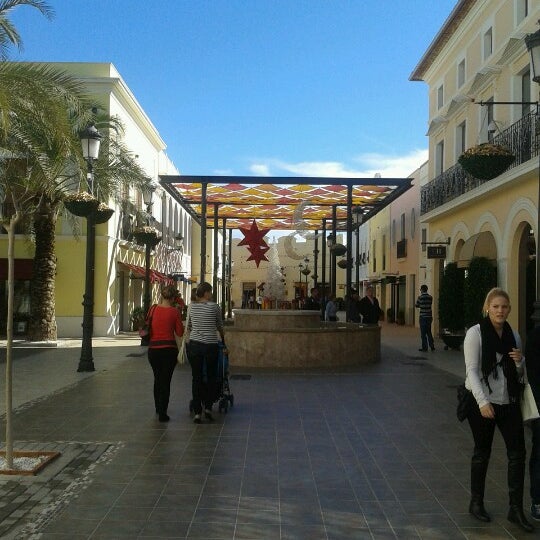 Foto tirada no(a) La Noria Outlet Shopping por Ginés A. em 11/10/2012