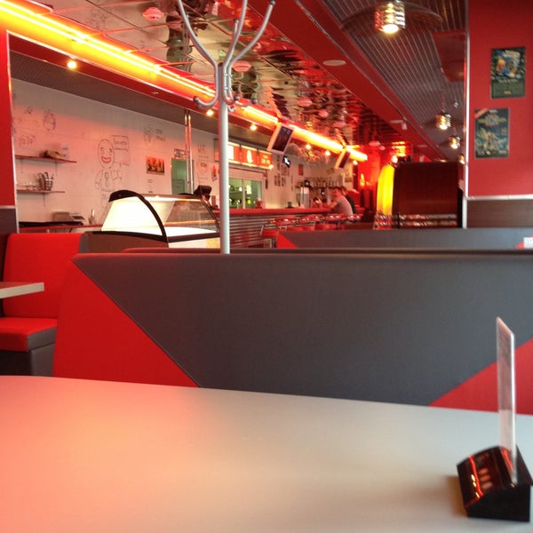4/18/2013 tarihinde Irina P.ziyaretçi tarafından Diner &amp; Burger Bar'de çekilen fotoğraf