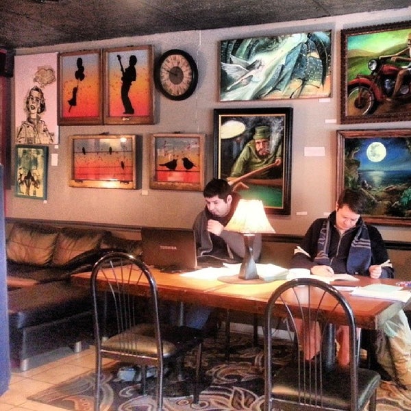 2/8/2014 tarihinde Photo L.ziyaretçi tarafından Emerald City Coffee'de çekilen fotoğraf
