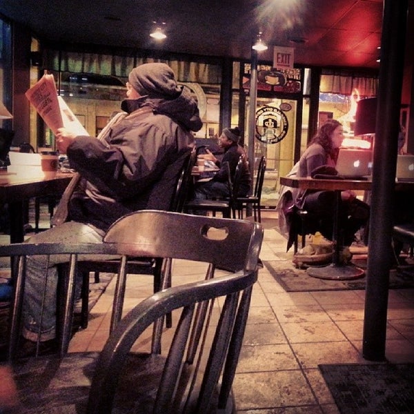 1/29/2014 tarihinde Photo L.ziyaretçi tarafından Emerald City Coffee'de çekilen fotoğraf