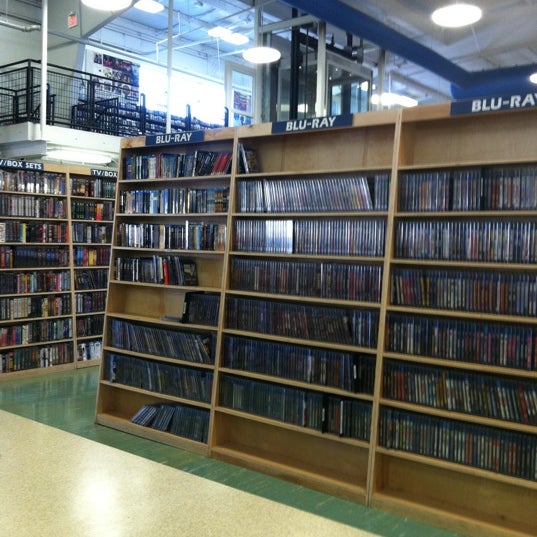 Снимок сделан в McKay Used Books, CDs, Movies &amp; More пользователем Samantha F. 10/25/2012