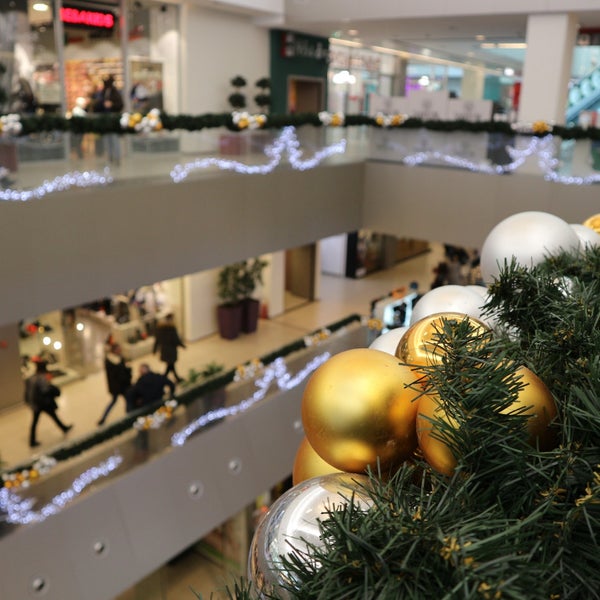 Foto tirada no(a) Ušće Shopping Center por Goran em 12/16/2018