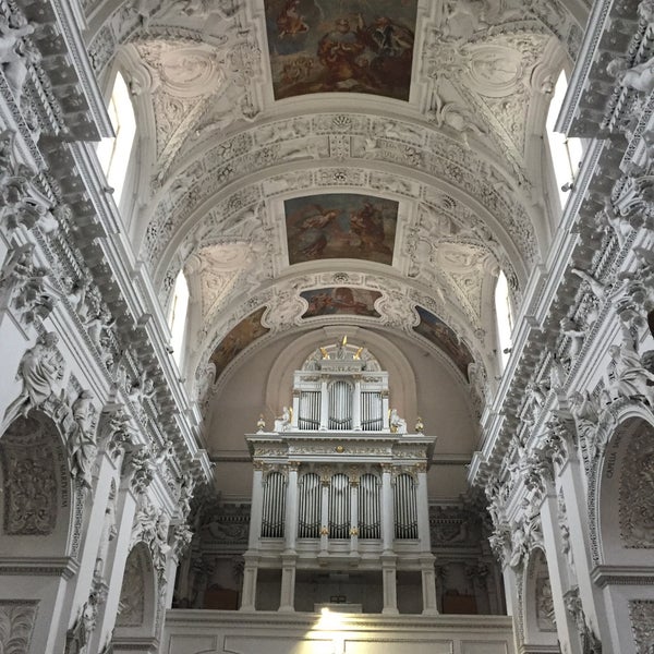 Photo taken at Šventų apaštalų Petro Ir Povilo Bažnyčia | Church of St Peter and St Paul by Mary V. on 11/6/2018