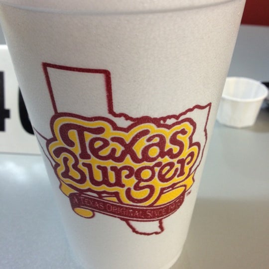 รูปภาพถ่ายที่ TX Burger - Madisonville โดย Paola C. เมื่อ 4/11/2013